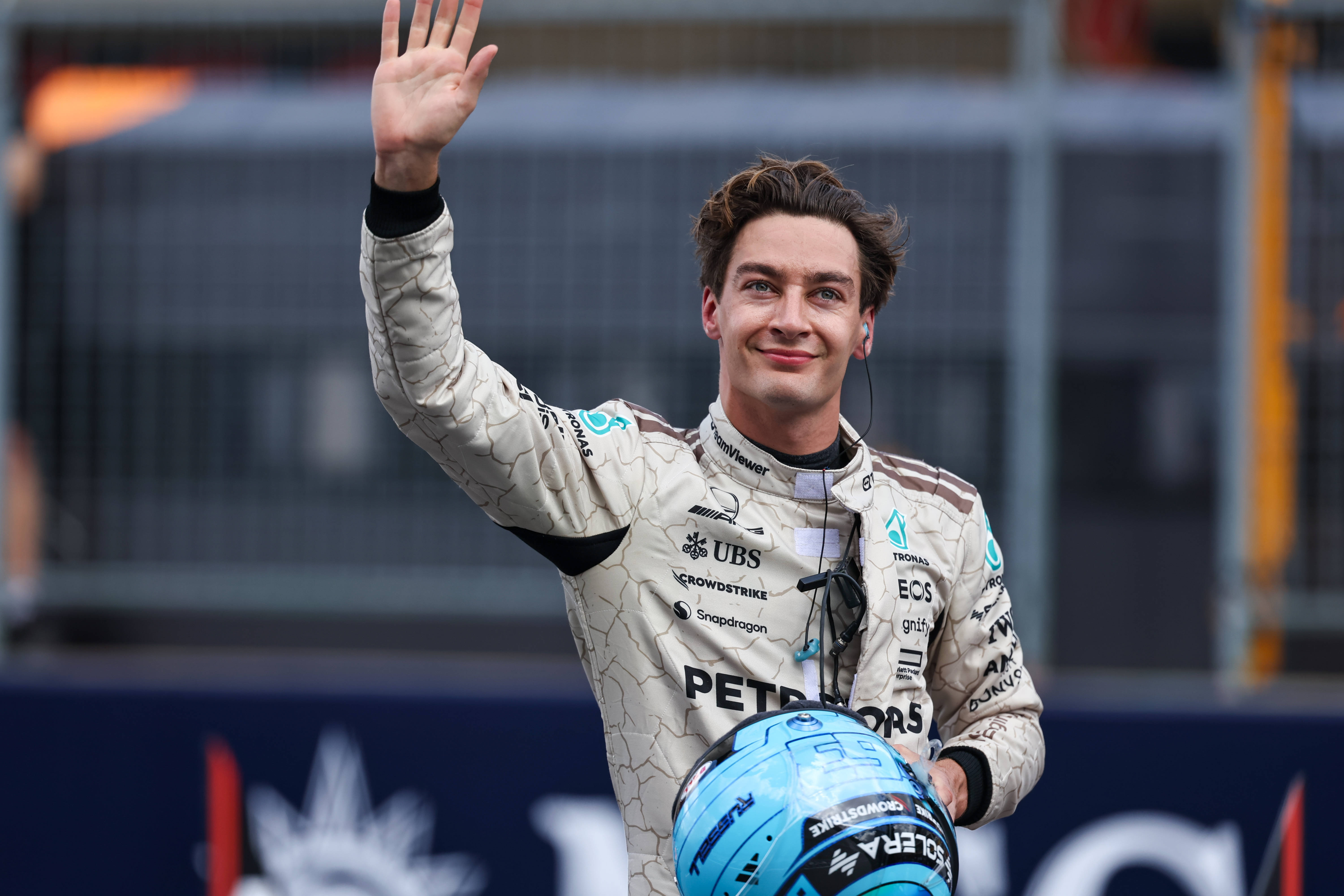 威廉姆斯鏖战红牛车队，拉塞尔扛起全队