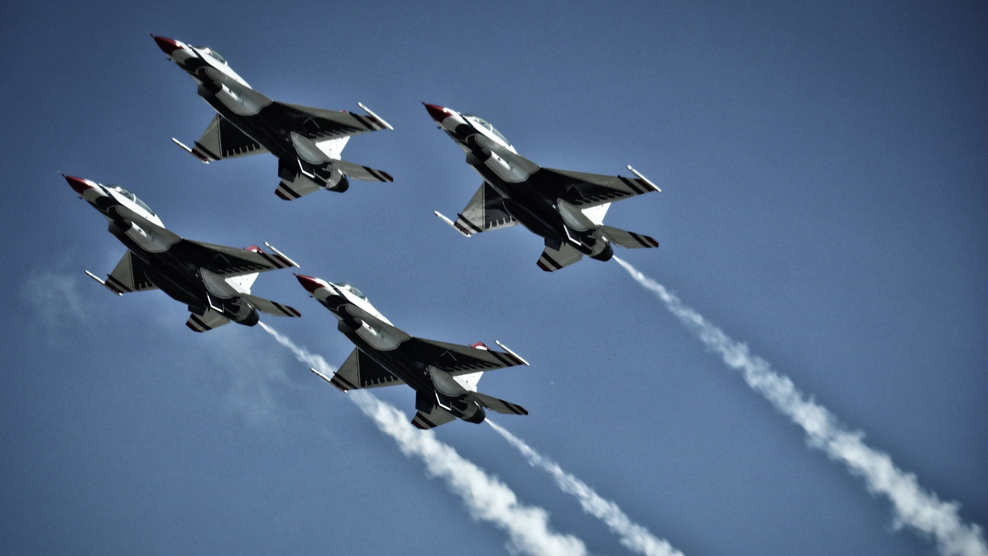 巴黎红土征服伦敦硬地，兹维列夫以法网完胜铸就ATP总决赛新史章