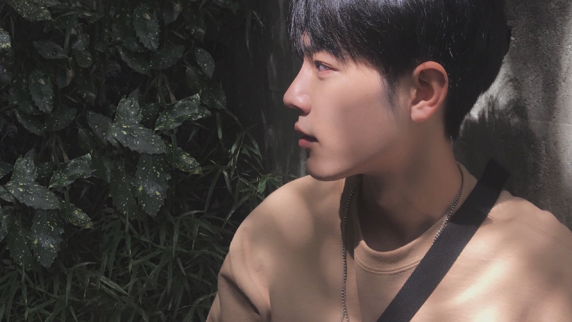 爱游戏APP-曼市德比惊现白色闪电，本泽马的意外救赎